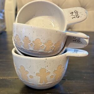 Circo White and Tan Measuring Cups Set